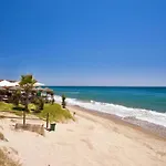 Belvilla By Oyo Golden Beach House